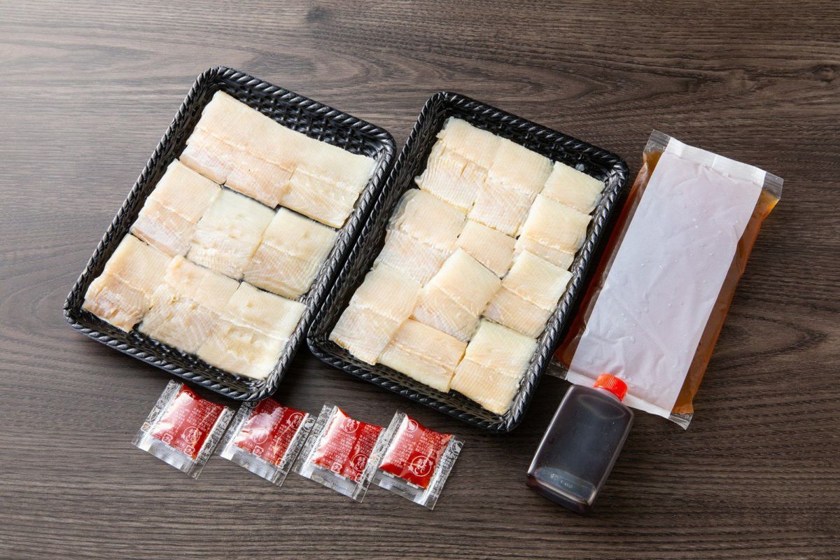 大分県産の鱧の切り身や、特製出汁、薬味などがセットになった「殿様はもしゃぶセット」の内容量画像。ご贈答にも最適な、鱧のしゃぶしゃぶセットを通販でお取り寄せ。