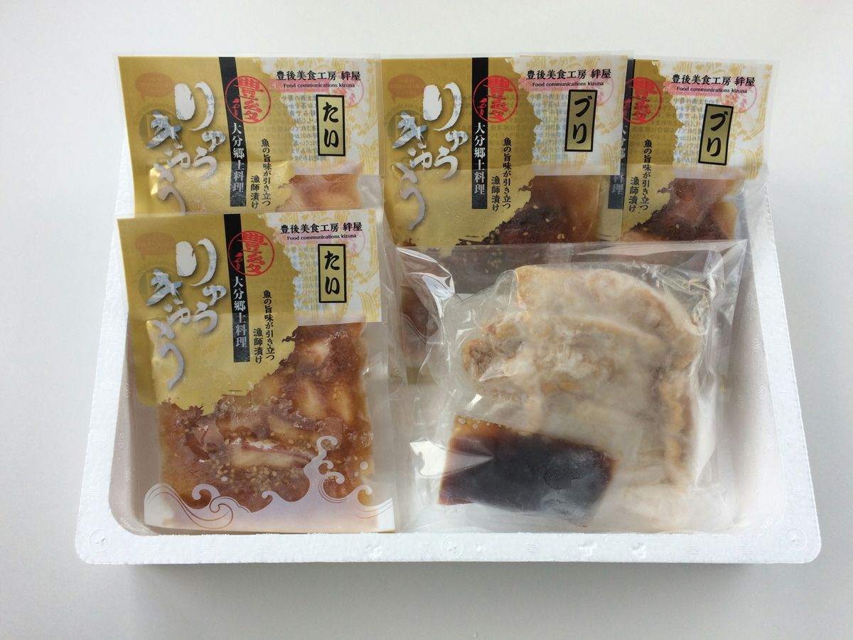 大分名物「りゅうきゅう漬け」と「とり天」がセットになった冷凍パックの内容量画像。ご自宅で大分の味覚を簡単に楽しめる、お取り寄せセット。