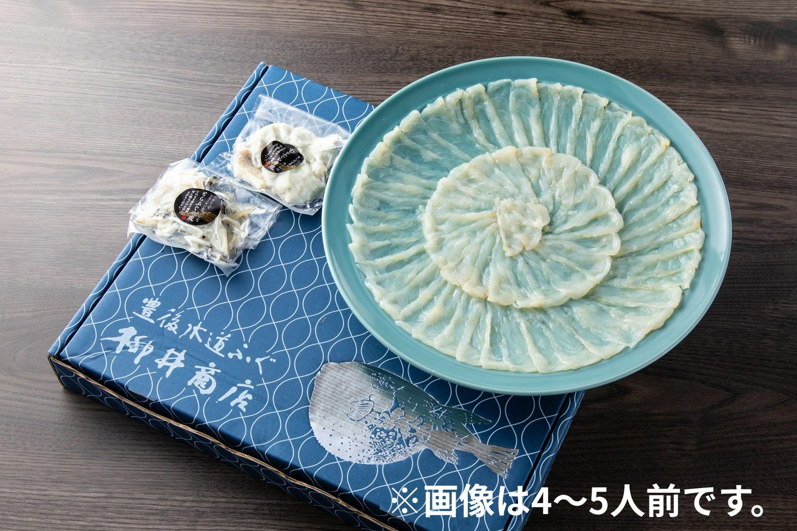 大分県産の高級魚「豊後とらふぐ」刺身セット（ふぐ刺し、ひれ、薬味、ポン酢）の内容量画像。ご自宅でふぐ料理を楽しめる、通販のお取り寄せギフト。