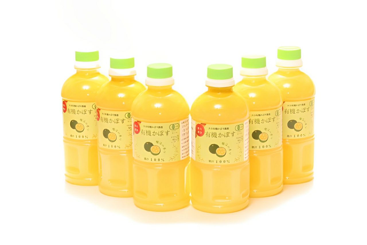 有機JAS認証を受けた「大分県産 有機かぼす果汁100% 500ml」が6本並んだ内容量画像。自社農園で栽培したかぼすを絞った、香り豊かな万能調味料セット。