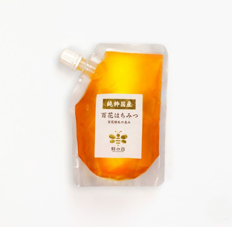 四季折々に咲く様々な花から採蜜し厳選した「国産百花はちみつ」の商品画像。時期や採蜜場所で風味が異なる、四季の恵みを感じるはちみつ。