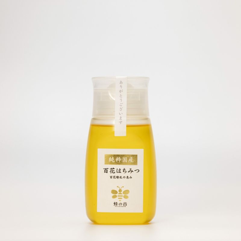 四季折々に咲く様々な花から採蜜し厳選した「国産百花はちみつ」の商品画像。時期や採蜜場所で風味が異なる、四季の恵みを感じるはちみつ。