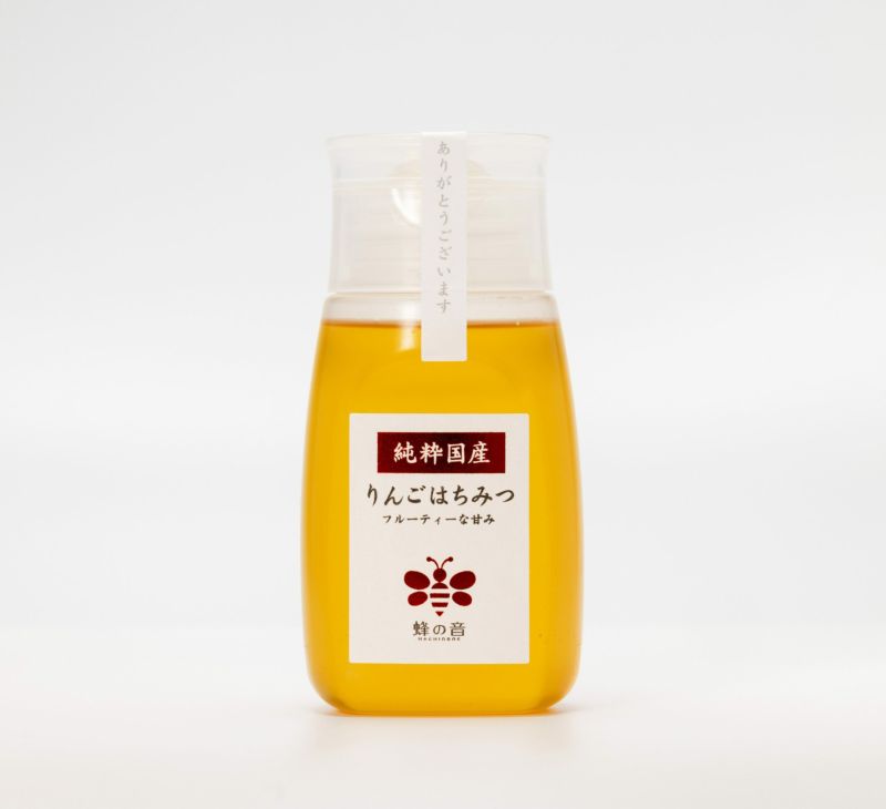 りんごの花を蜜源とした「国産りんごはちみつ」の画像。やや濃いめの黄色で、りんごの優しい甘さとほのかな酸味、フローラルな芳香が特徴の国産はちみつ。
