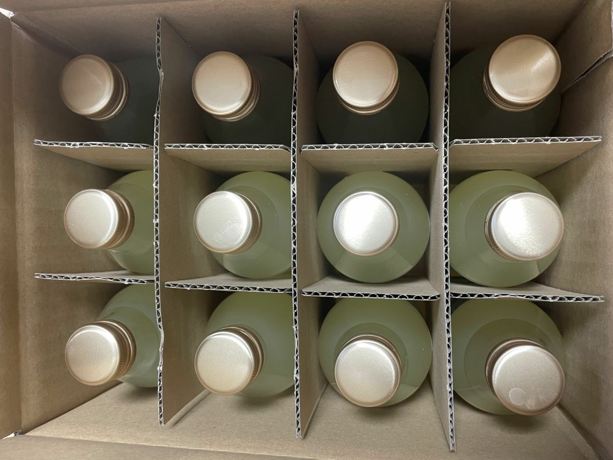 大分県産のいちご果汁を使用した「おっと大分しゅわっとサイダー」12本入りのセット画像。おおいたの地サイダーを産地直送でお取り寄せ、通販で購入。