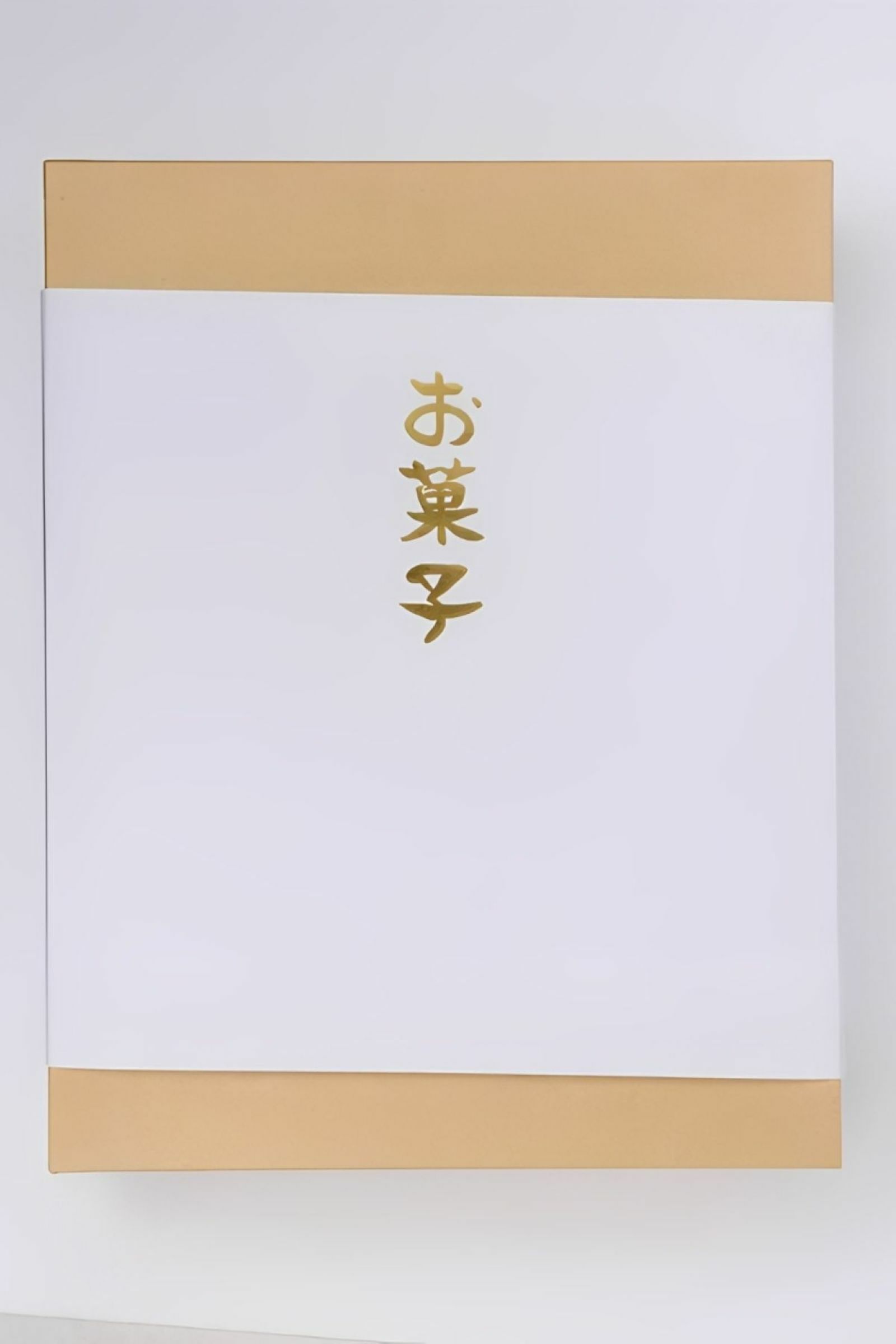 「昭和の町高田屋のどら焼き 12個入り」のギフト箱単体の画像。和菓子職人のこだわりが詰まった、どら焼きの贈答用パッケージ。