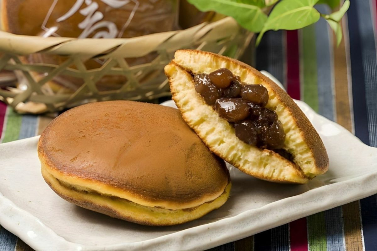 高田屋スペシャルセットに含まれる「どら焼き」の画像。昔ながらのこだわり自家製餡を使用し、地元呉崎産の落花生をベースにした地産地消の餡が特徴。