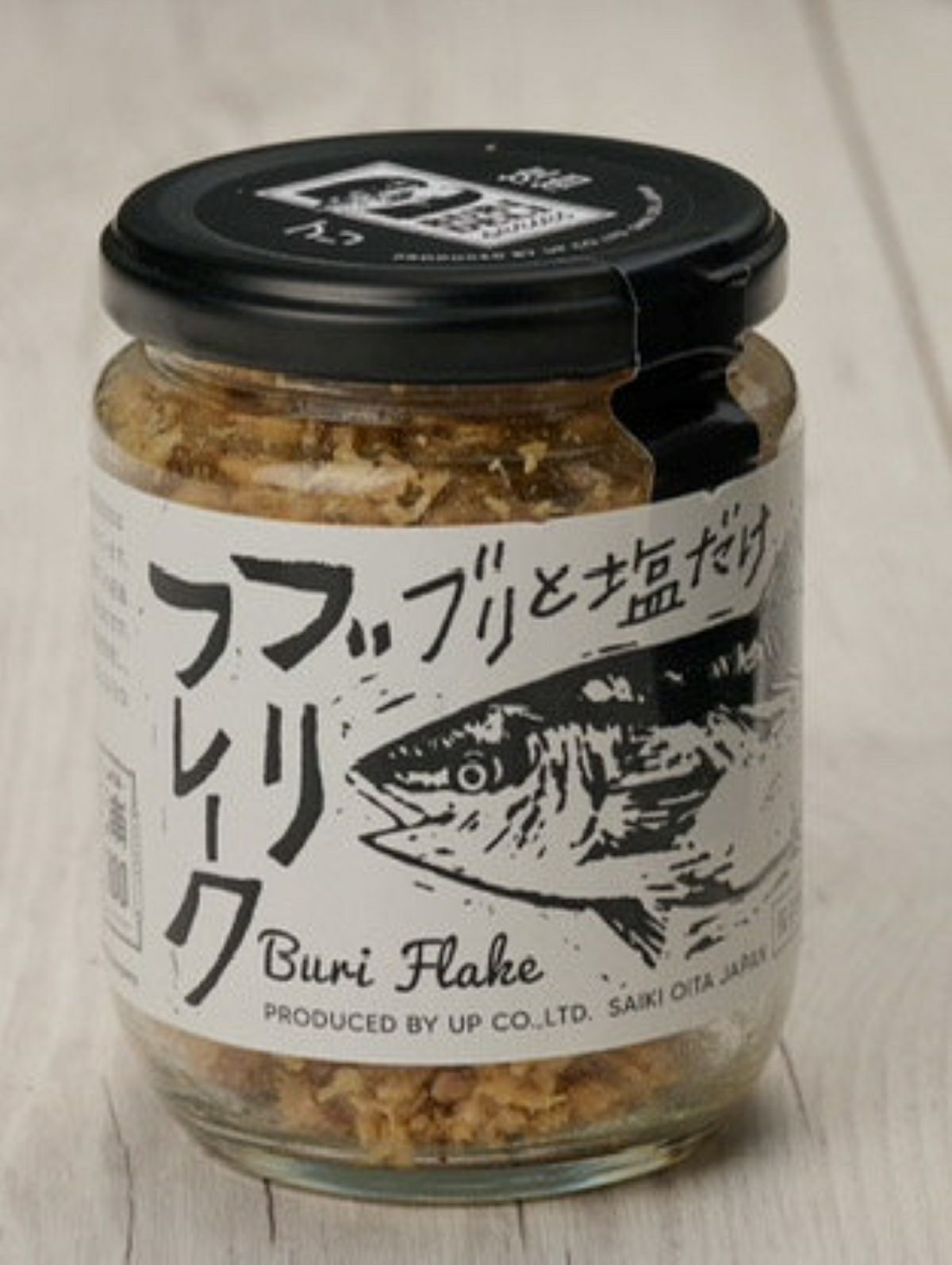 「BURIDELIシリーズ」のブリフレークを白米にのせた調理例画像。大分県産のブリを贅沢に使った、ご飯のお供にぴったりのフレーク。