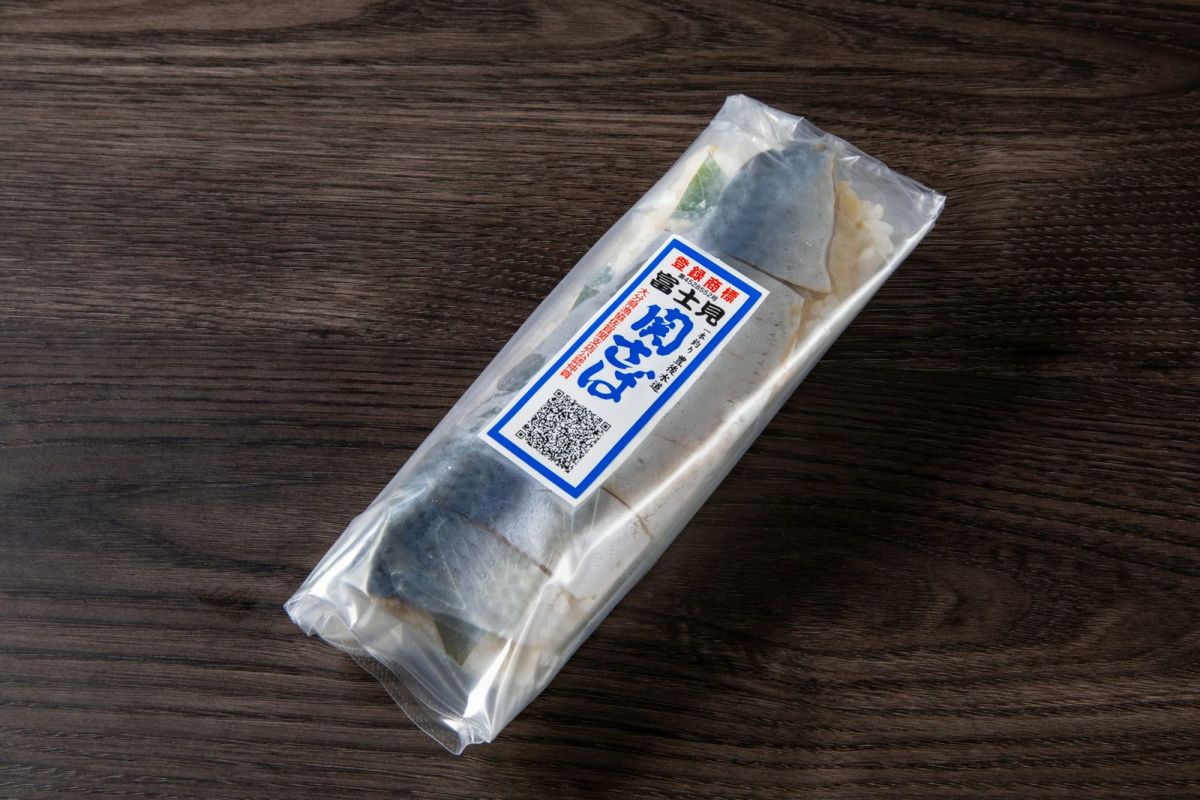 大分県産「関さば棒寿司」のパッケージ画像。お祝いやパーティーに便利な海鮮寿司セットを通販で購入。