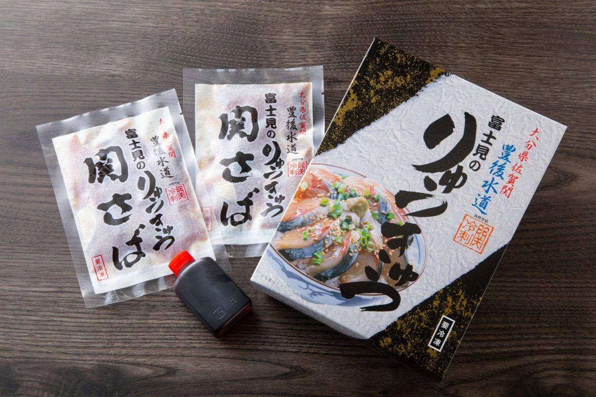 大分県のブランド魚「関さば」のりゅうきゅう2パックが化粧箱に入ったセット画像。贈答用にも適した、冷凍で長期保存可能な大分の郷土料理。