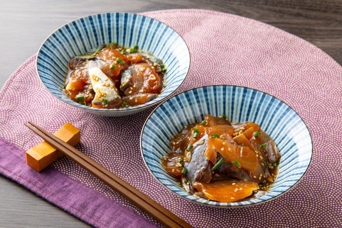 大分県のブランド魚「関あじ」「関さば」のりゅうきゅうをタレに絡めたアップ画像。鮮度の良い海の幸を使った、大分独自の郷土料理。