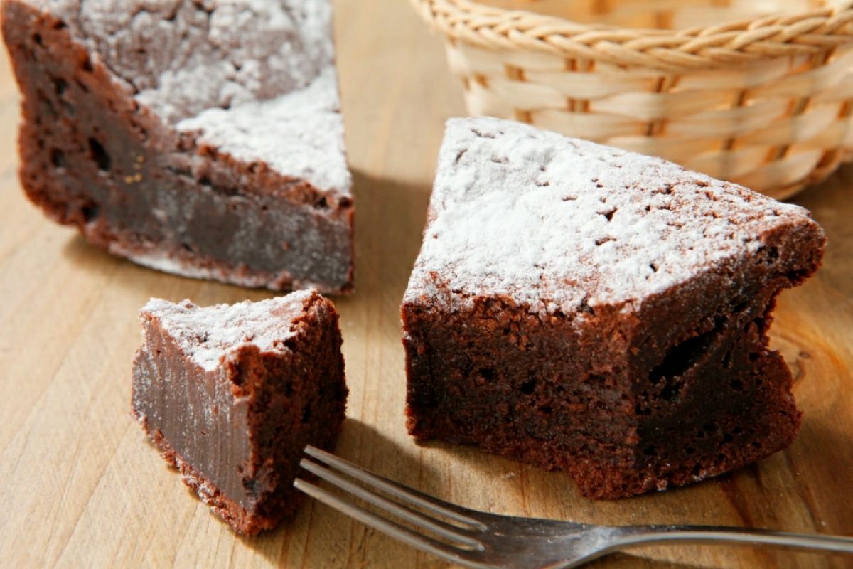 詰め合わせに含まれる「クラシックショコラ」の商品画像。濃厚なチョコレートと、しっとりとした食感が特徴の焼き菓子。