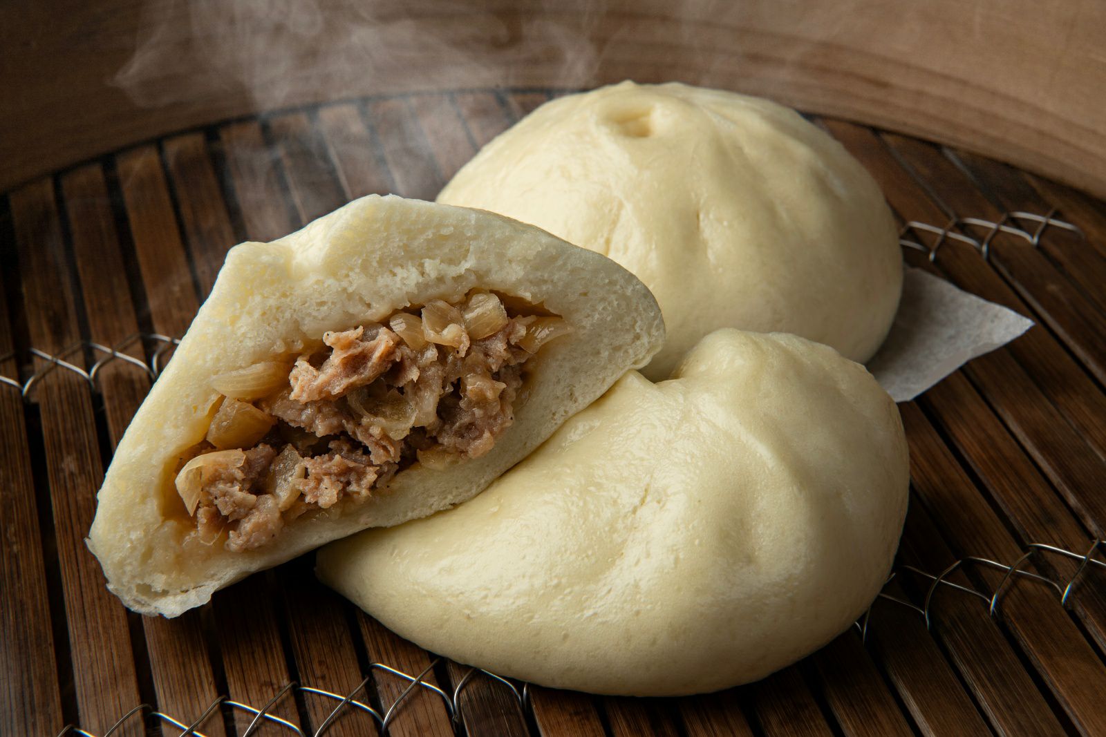 【家族で大満足】とろける和牛＆定番豚まん、ミニも入ったよくばりセット